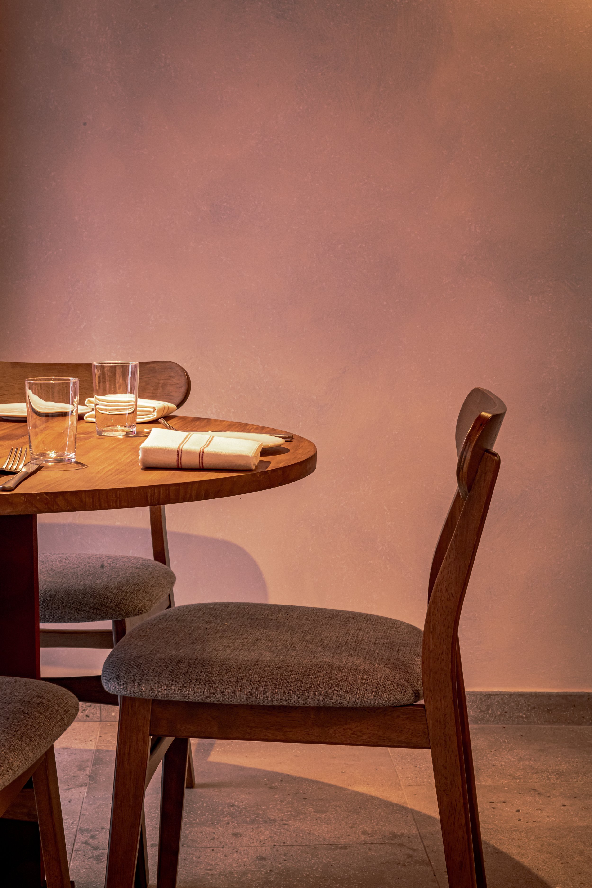 Comedor de Comparte Bistró en la calle Belén, Madrid